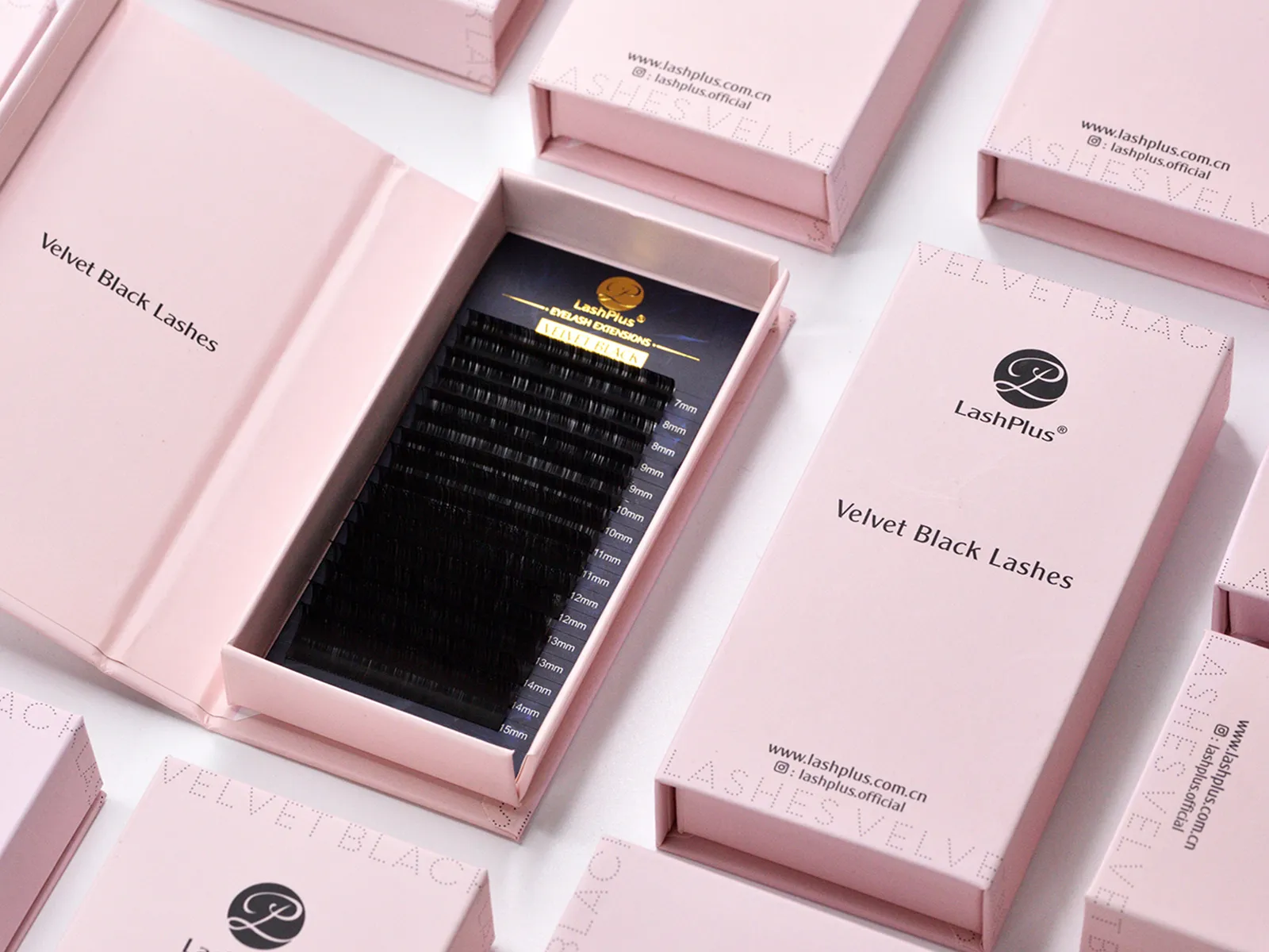 Custom magnetic rigid lash boxes with a foil-stamped logo, opened to show a velvet lash tray